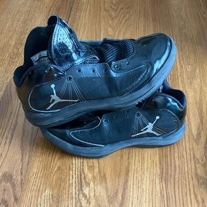 Black jordan flywires. Used, size 7.5 U.S men’s.